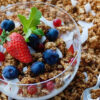 Receita com Granola para um Café da Manhã Saudável