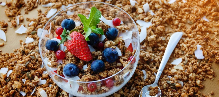 Receita com Granola para um Café da Manhã Saudável